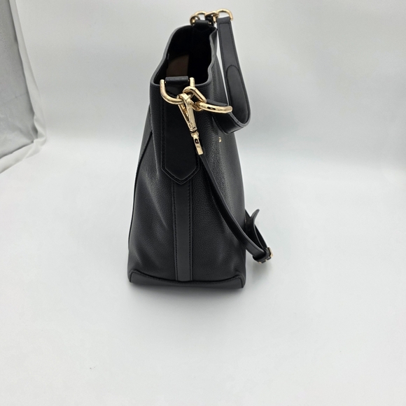 Michael Kors Black Hayes Bucket Bag - Picture 5 of 10